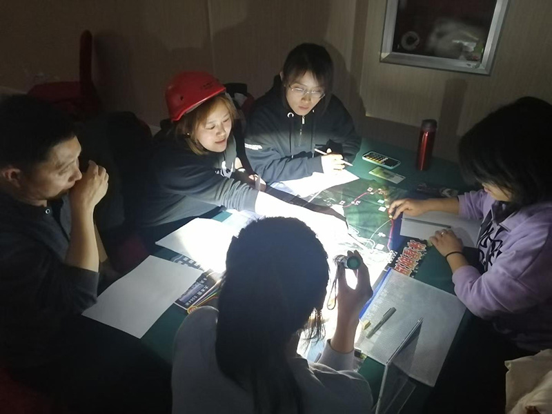 联通营业厅——勇攀高峰